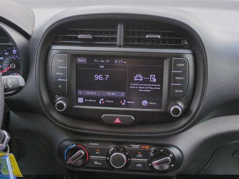 Certified 2022 Kia Soul LX w/ Technology Package FWD image 18