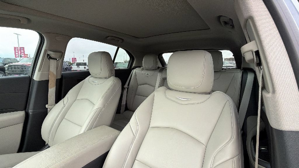 Used 2022 Cadillac XT4 Premium Luxury w/ Cold Weather Package FWD image 16