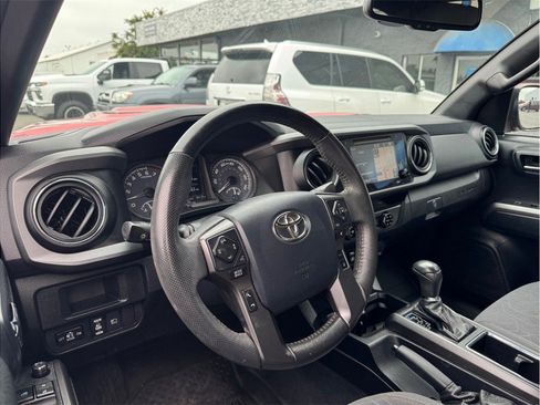 Used 2018 Toyota Tacoma TRD Sport w/ Technology Package RWD image 23