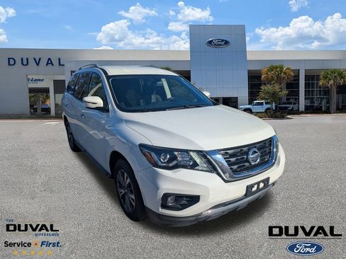 Used 2020 Nissan Pathfinder SV image 1