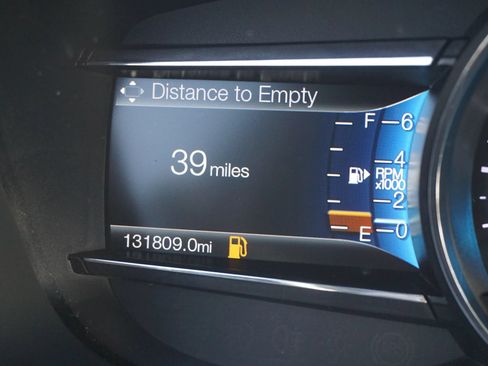 Used 2017 Ford Explorer XLT w/ Equipment Group 202A FWD image 30