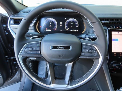 New 2025 Jeep Grand Cherokee L Limited image 4