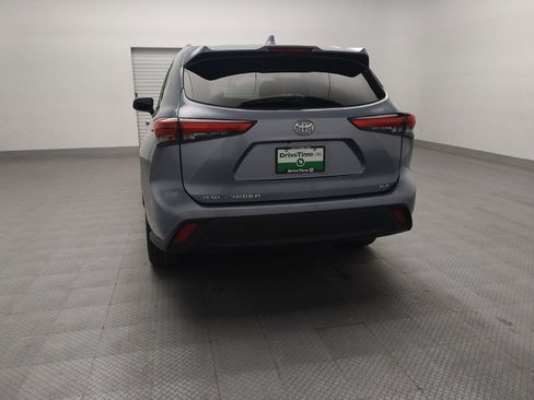 Used 2021 Toyota Highlander XLE image 6