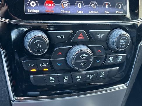 Used 2019 Jeep Grand Cherokee Limited image 18