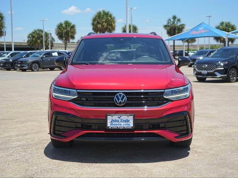 Used 2024 Volkswagen Tiguan SE R-Line FWD image 6