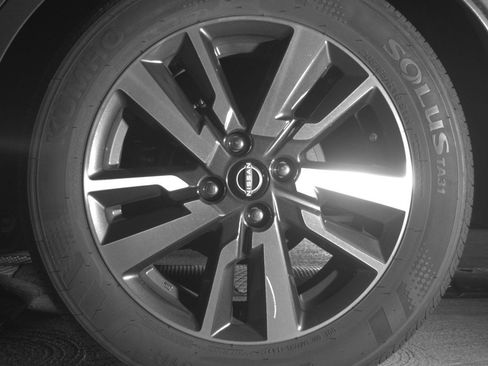 Used 2025 Nissan Versa SV FWD image 14