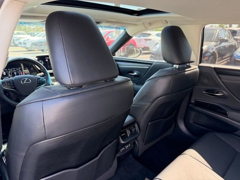 Used 2022 Lexus ES 350 w/ Premium Package image 24