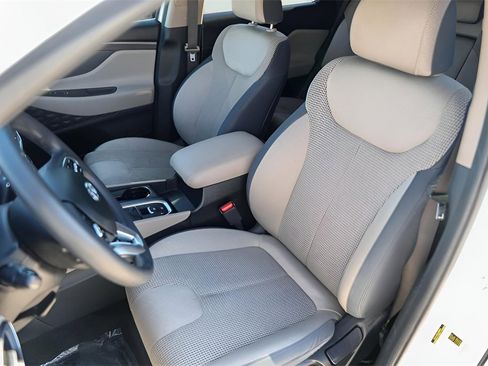 Used 2019 Hyundai Santa Fe SE image 10
