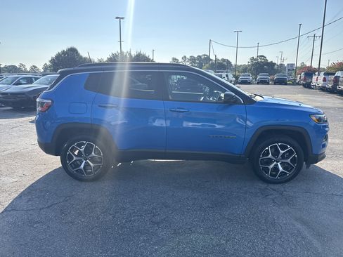 Used 2025 Jeep Compass Limited AWD/4WD image 18