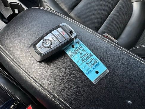 Used 2025 Ford Escape Platinum AWD/4WD image 41