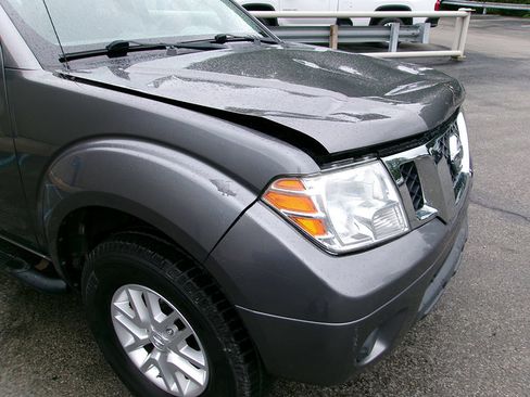 Used 2019 Nissan Frontier SV AWD/4WD image 3