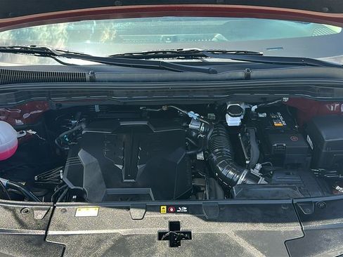 Used 2026 Kia Carnival FWD image 3