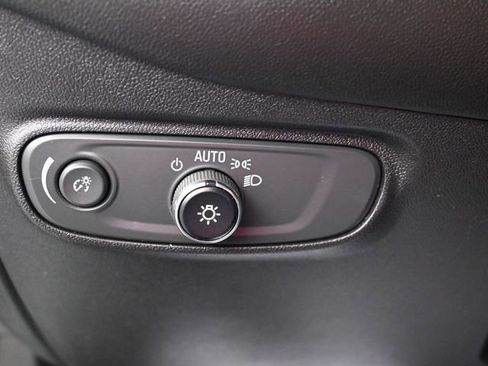 Used 2018 Chevrolet Equinox LS image 23