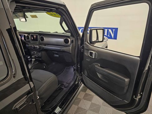 Used 2022 Jeep Gladiator Sport AWD/4WD image 25