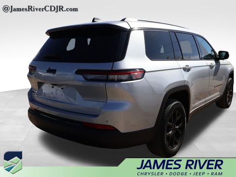 Used 2024 Jeep Grand Cherokee L Laredo AWD/4WD image 12