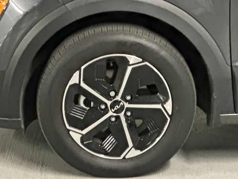 Certified 2023 Kia Niro EX image 36