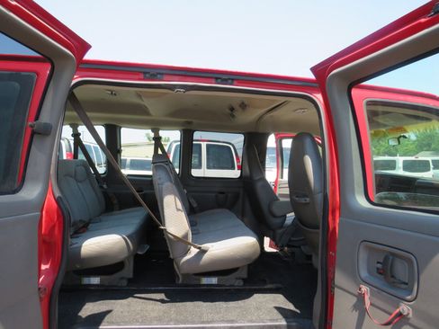 Used 2003 Chevrolet Express 2500 Passenger w/ LS Preferred Equipment Group image 31