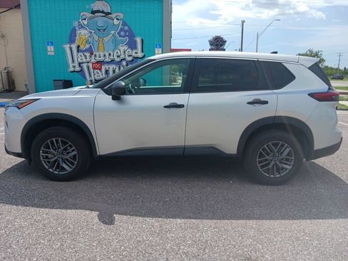 Used 2024 Nissan Rogue S AWD/4WD image 6