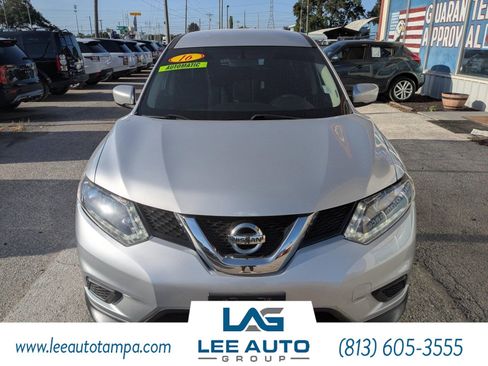 Used 2016 Nissan Rogue S image 2