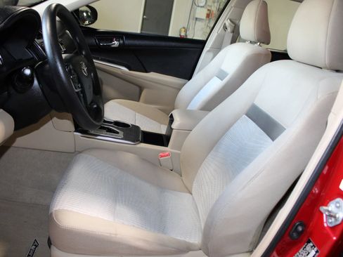 Used 2013 Toyota Camry LE FWD image 20