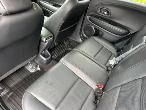 Used 2021 Honda HR-V Touring image 12