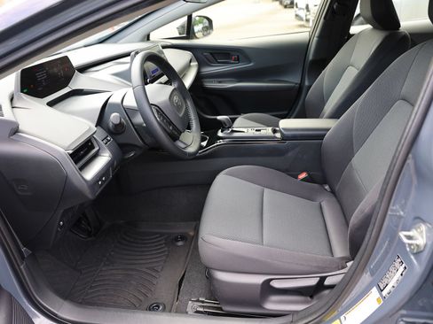 Used 2024 Toyota Prius LE AWD/4WD image 17