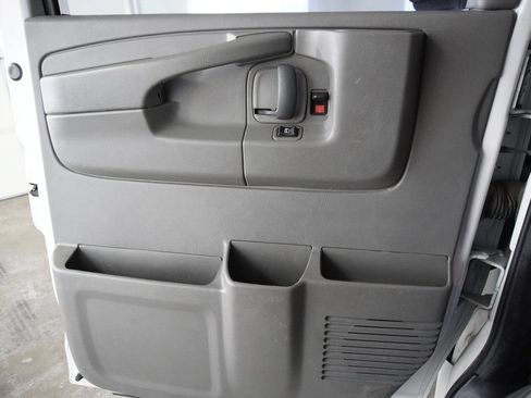 Used 2014 Chevrolet Express 3500 Extended RWD image 16