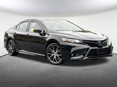 Used 2023 Toyota Camry SE w/ Cold Weather Package FWD image 2