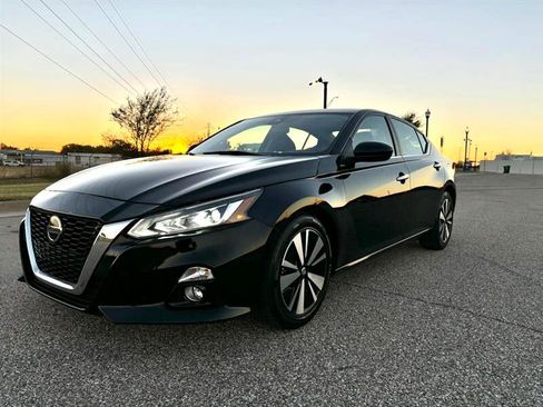 Used 2021 Nissan Altima 2.5 SV image 2