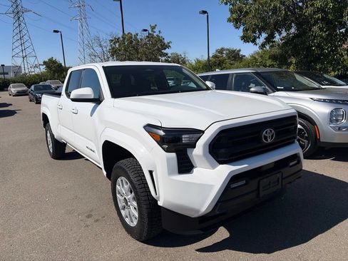 Used 2024 Toyota Tacoma SR5 AWD/4WD image 1