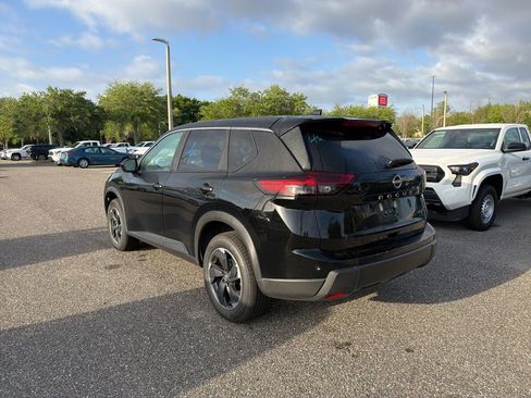 Used 2025 Nissan Rogue SV image 3