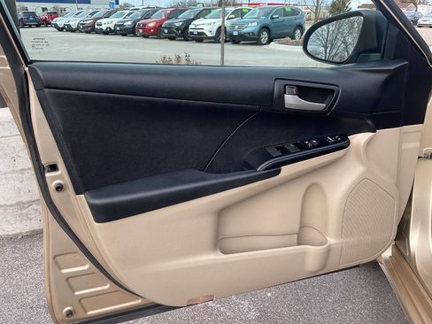 Used 2012 Toyota Camry LE image 23