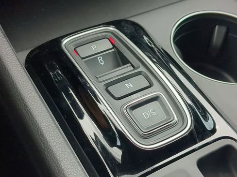 Used 2025 Honda Pilot Sport image 32