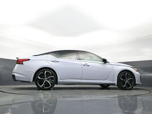 Used 2023 Nissan Altima 2.5 SR w/ SR Premium Package FWD image 29