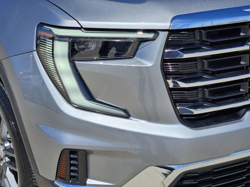 Used 2025 GMC Acadia Elevation image 10