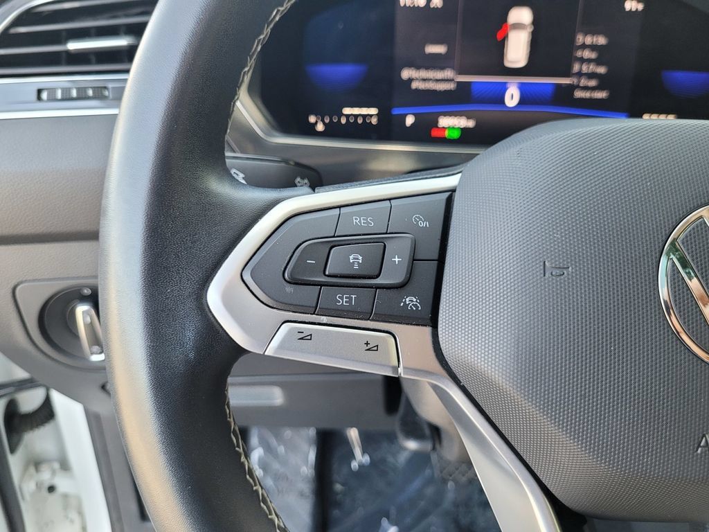 Used 2023 Volkswagen Tiguan SE AWD/4WD image 22