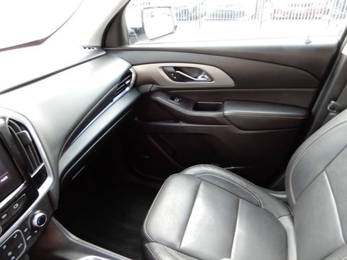 Used 2020 Chevrolet Traverse LT w/ LT Premium Package AWD/4WD image 17