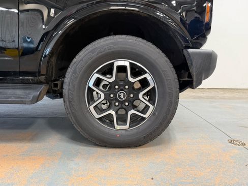 Used 2025 Ford Bronco Outer Banks AWD/4WD image 9
