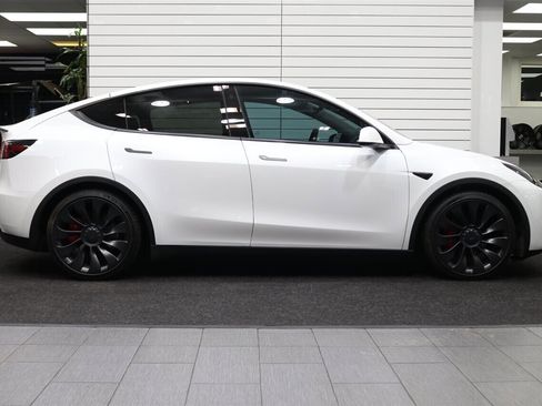Used 2023 Tesla Model Y Performance image 4