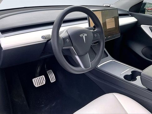 Used 2022 Tesla Model Y Performance image 14