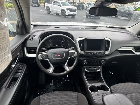 Used 2024 GMC Terrain SLE FWD image 9
