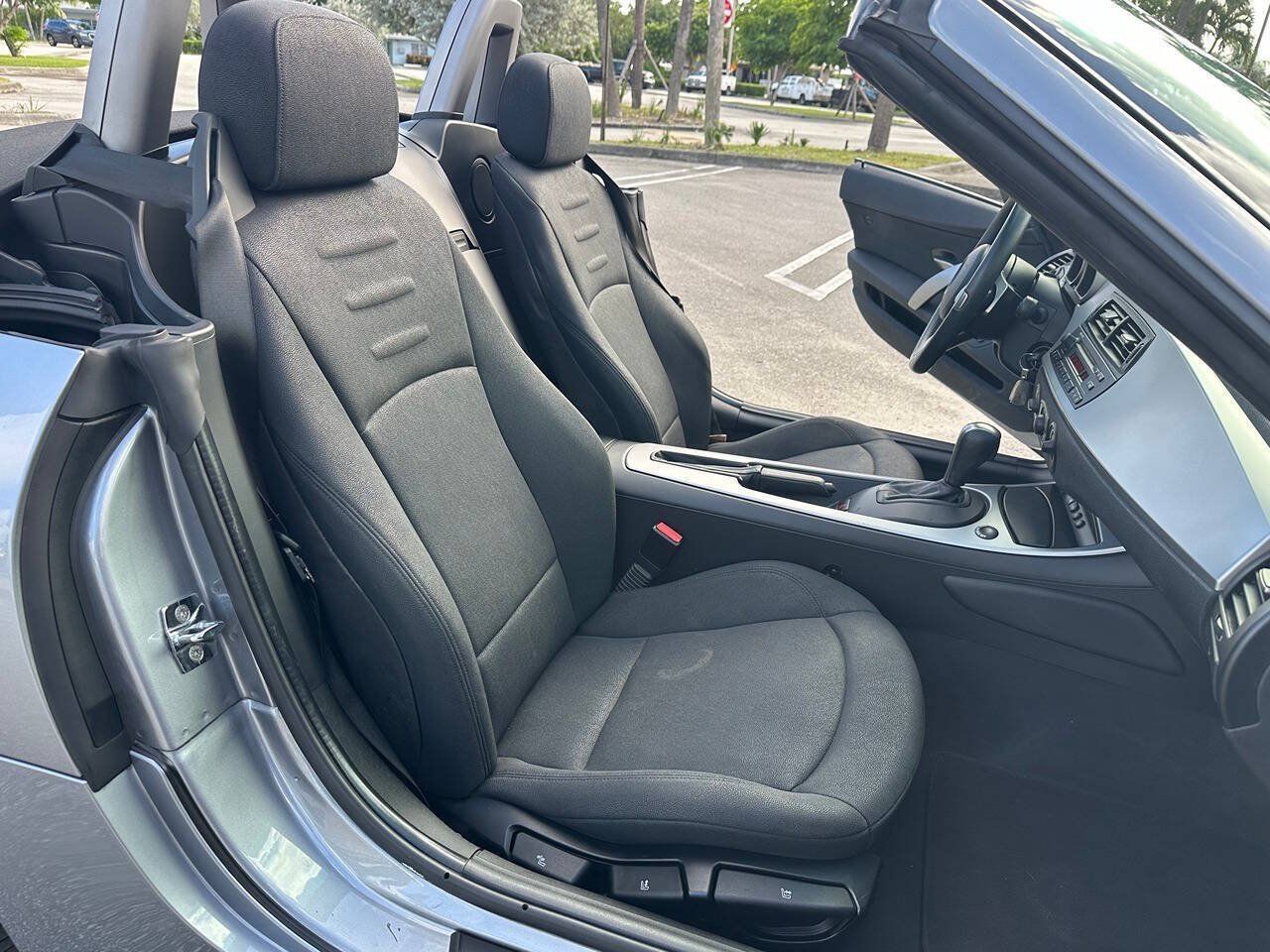 Used 2006 BMW Z4 3.0i RWD image 29