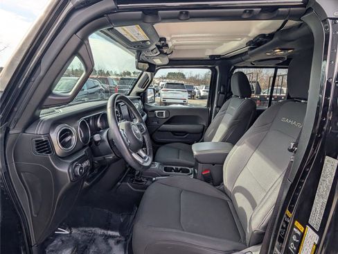 Used 2022 Jeep Wrangler Unlimited Sahara w/ Cold Weather Group image 14