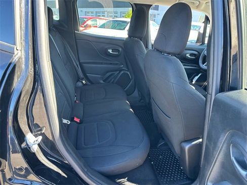 Used 2022 Jeep Renegade Latitude image 19