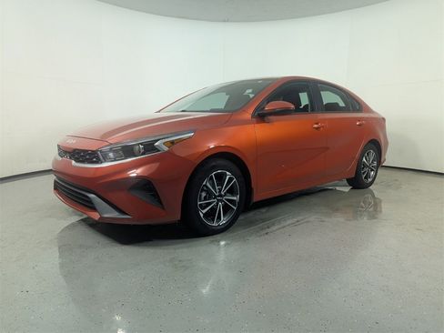 Used 2023 Kia Forte LXS w/ LXS Technology Package image 3