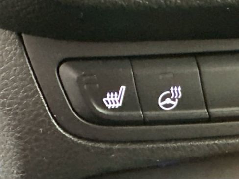 Used 2017 Jeep Renegade Limited image 18