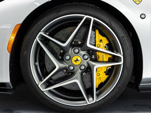 Used 2022 Ferrari F8 Tributo image 17