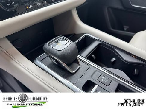 Used 2023 Nissan Pathfinder SL FWD image 24
