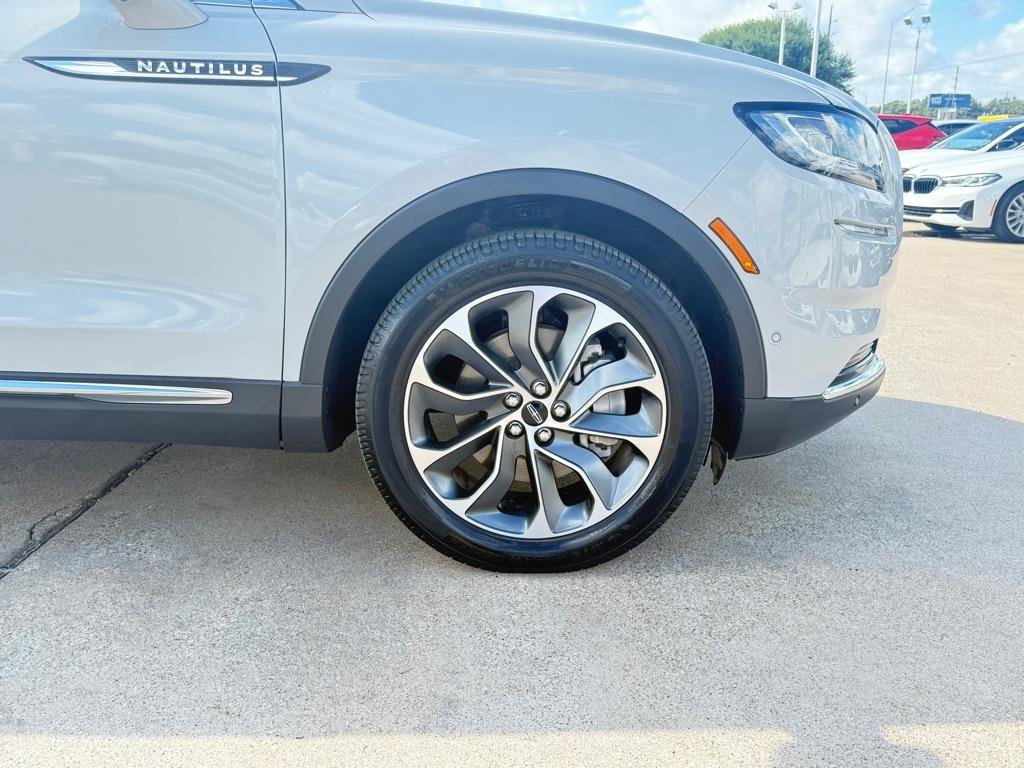 Used 2022 Lincoln Nautilus Reserve w/ Equipment Group 201A AWD/4WD image 9