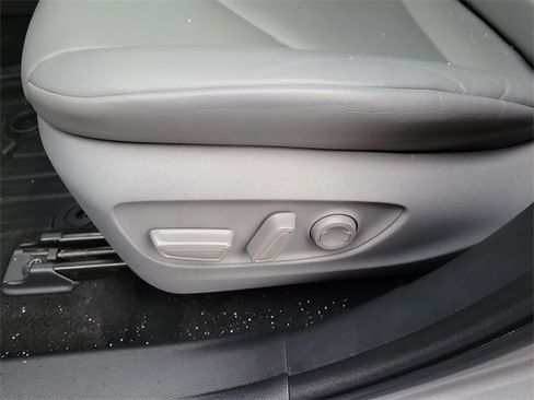 Used 2022 Toyota Highlander XLE image 22